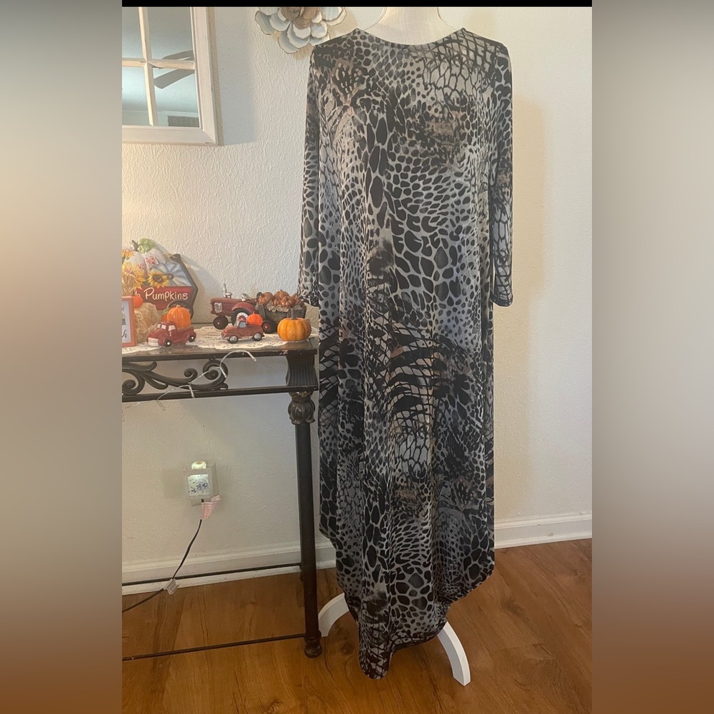 New Boutique Dress - Picture 2 of 3